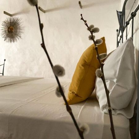 Is Scabas Guestrooms Solarussa Buitenkant foto