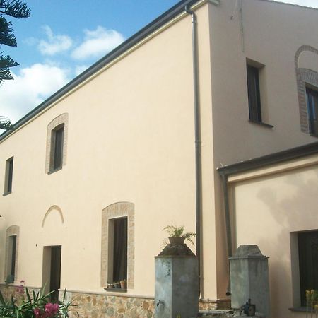 Is Scabas Guestrooms Solarussa Buitenkant foto