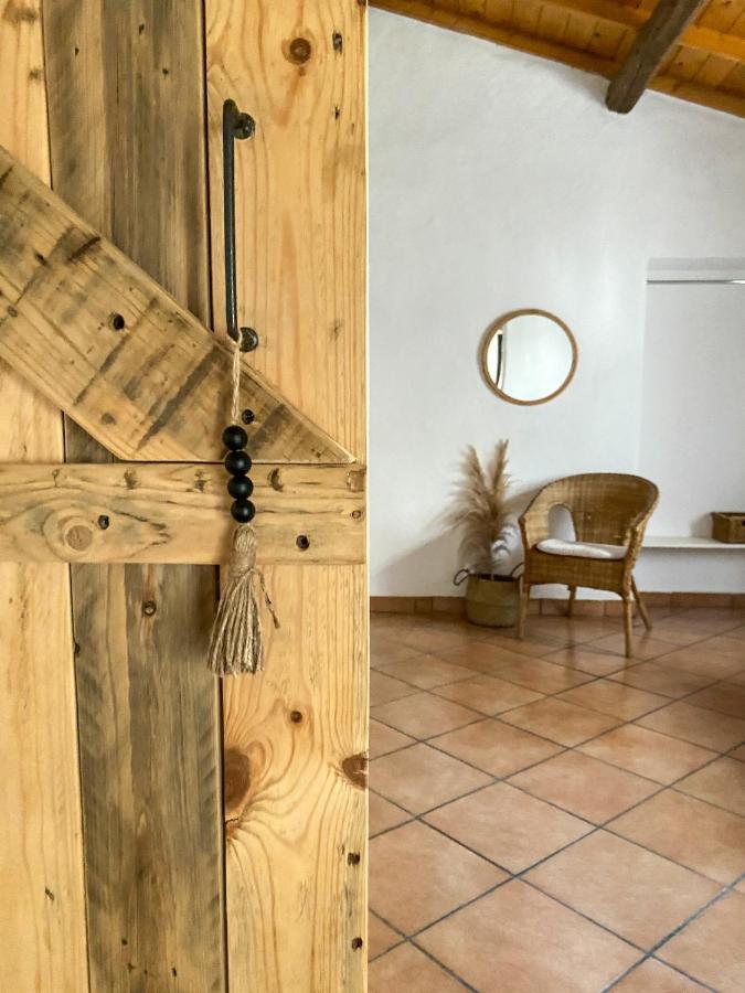 Is Scabas Guestrooms Solarussa Buitenkant foto