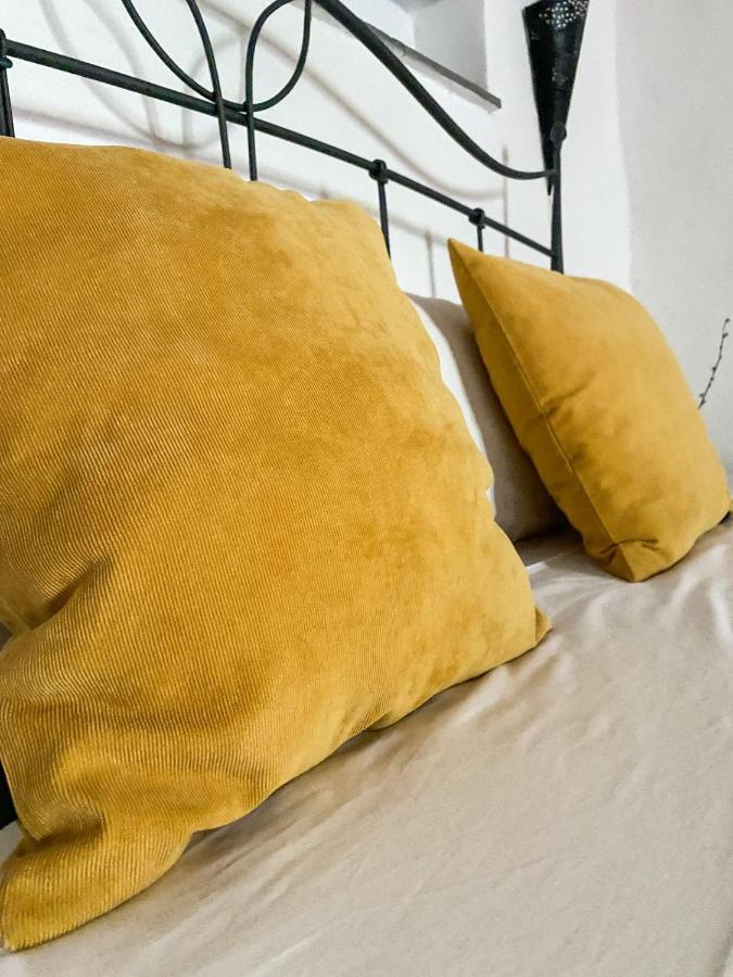 Is Scabas Guestrooms Solarussa Buitenkant foto