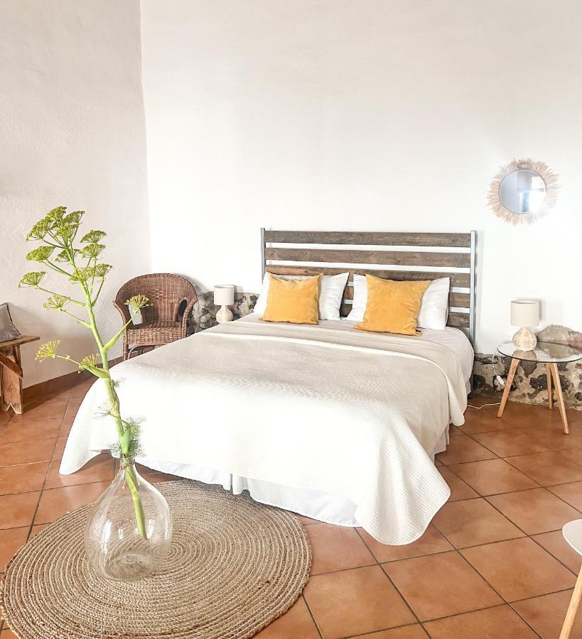 Is Scabas Guestrooms Solarussa Buitenkant foto