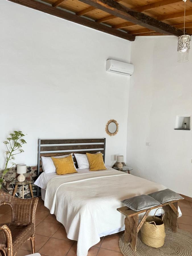 Is Scabas Guestrooms Solarussa Buitenkant foto