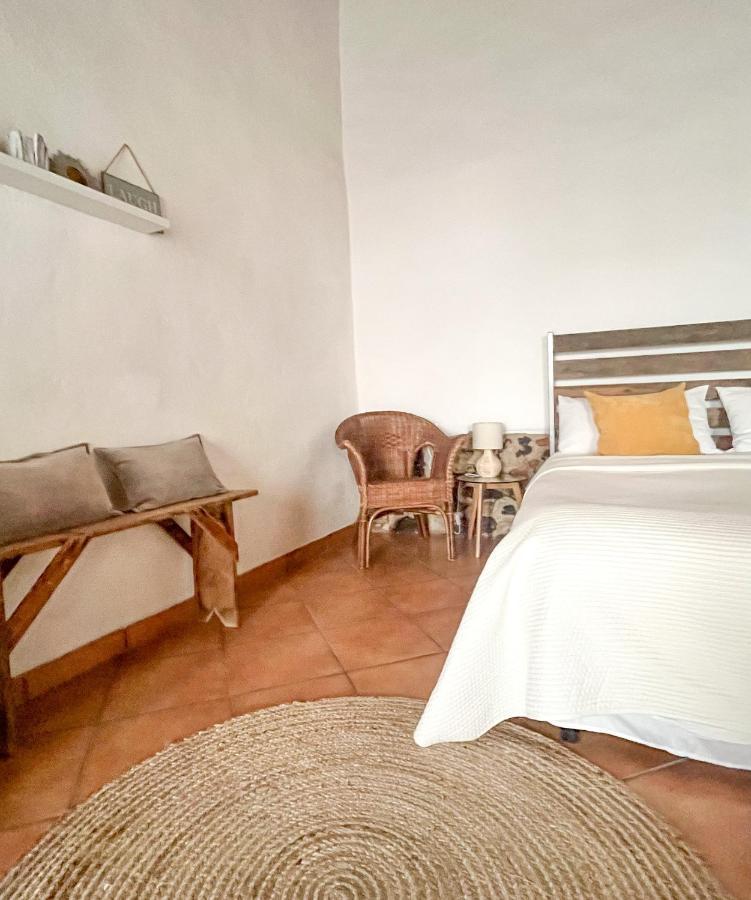 Is Scabas Guestrooms Solarussa Buitenkant foto