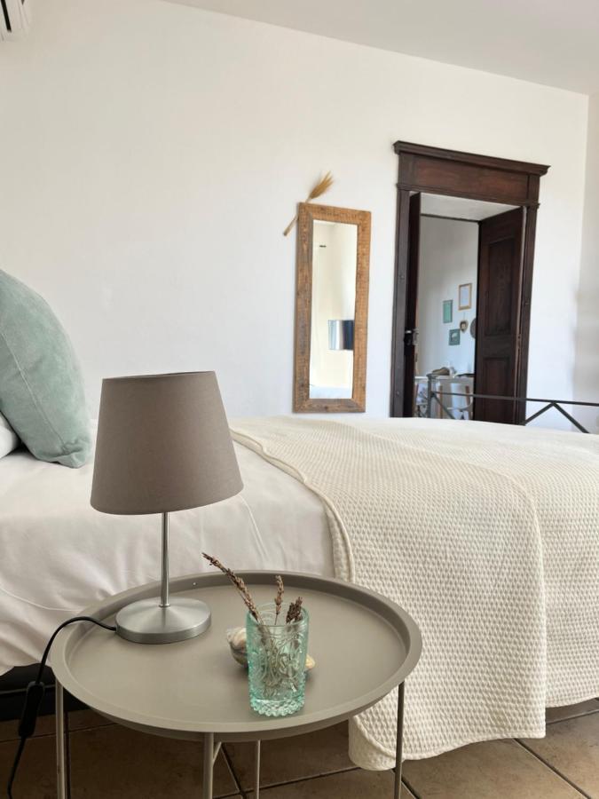 Is Scabas Guestrooms Solarussa Buitenkant foto