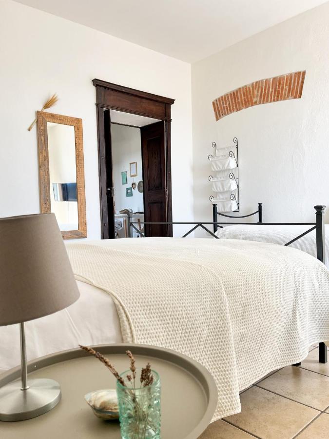 Is Scabas Guestrooms Solarussa Buitenkant foto