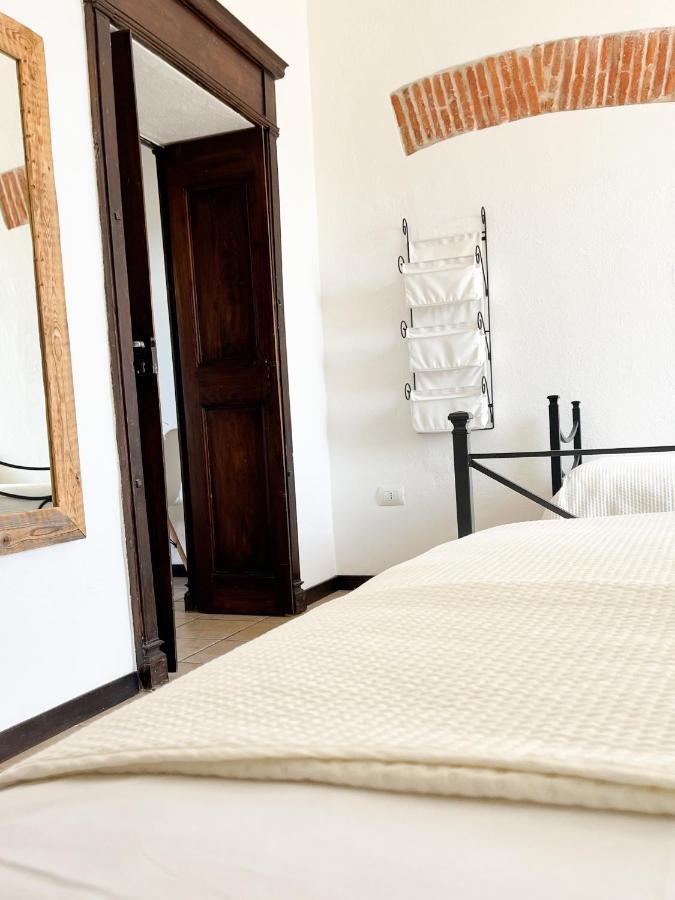 Is Scabas Guestrooms Solarussa Buitenkant foto