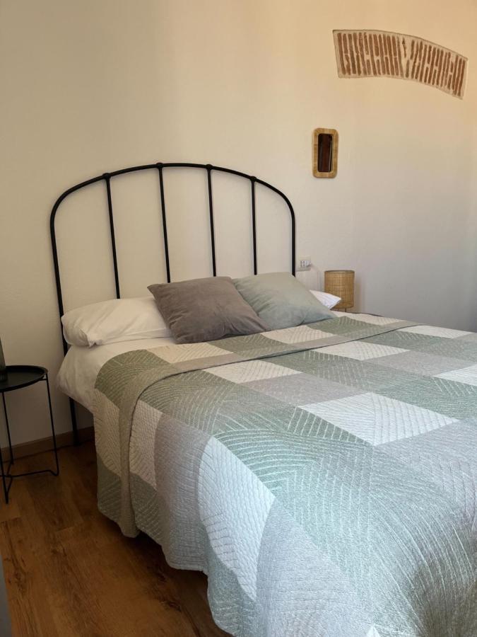 Is Scabas Guestrooms Solarussa Buitenkant foto