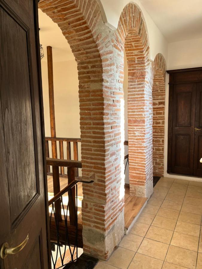 Is Scabas Guestrooms Solarussa Buitenkant foto