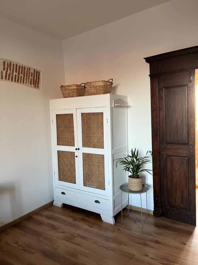 Is Scabas Guestrooms Solarussa Buitenkant foto