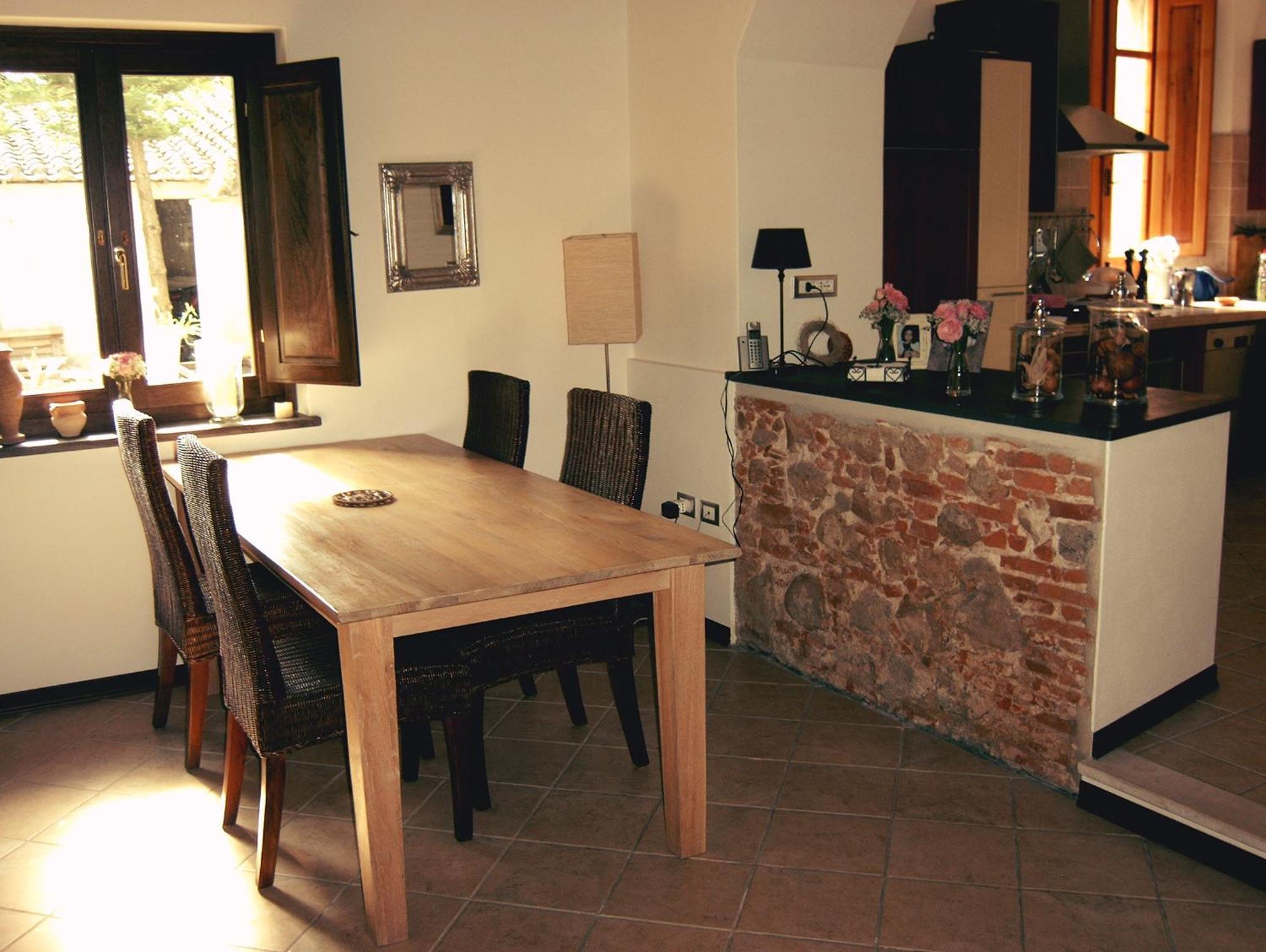 Is Scabas Guestrooms Solarussa Buitenkant foto