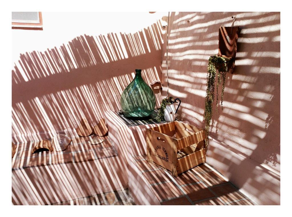 Is Scabas Guestrooms Solarussa Buitenkant foto