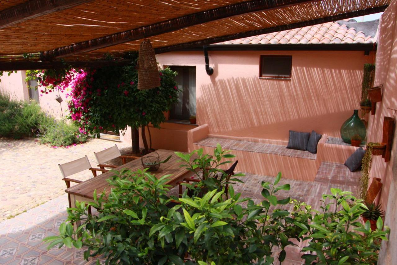 Is Scabas Guestrooms Solarussa Buitenkant foto